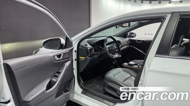HYUNDAI IONIQ ELECTRIC 2018 — 106 736 км, белый, Корея — под ключ — фото 10