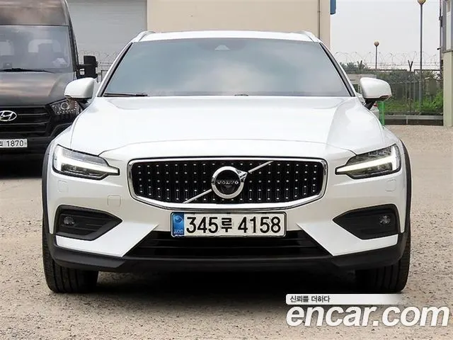 VOLVO V60 CROSS COUNTRY 2021 — 36 173 км, белый, Корея — под ключ — фото 1