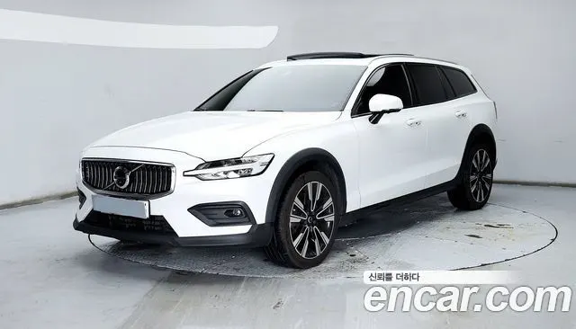 VOLVO V60 CROSS COUNTRY 2022 — 92 189 км, белый, Корея — под ключ — фото 12