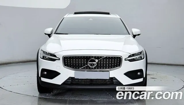 VOLVO V60 CROSS COUNTRY 2022 — 92 189 км, белый, Корея — под ключ — фото 3