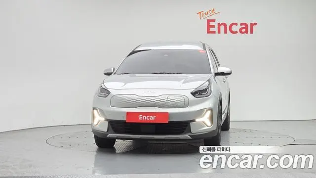 KIA NIRO PLUS 2023 — 128 374 км, серебристый, Корея — под ключ — фото 3