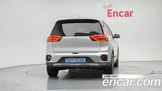 KIA NIRO PLUS 2023 — 128 374 км, серебристый, Корея — под ключ — фото 4