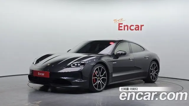 PORSCHE TAYCAN 2025