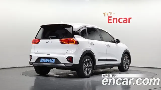 KIA NIRO PLUS 2023 — 105 325 км, белый, Корея — под ключ — фото 2