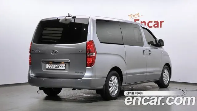 HYUNDAI GRAND STAREX 2017 — 147 683 км, серебристый, Корея — под ключ — фото 2