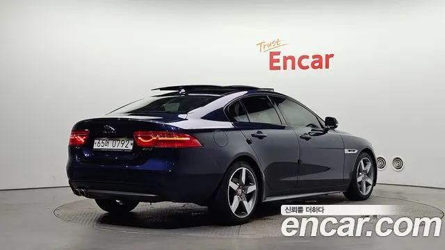 JAGUAR XE 2016 — 132 360 км, синий, Корея — под ключ — фото 2