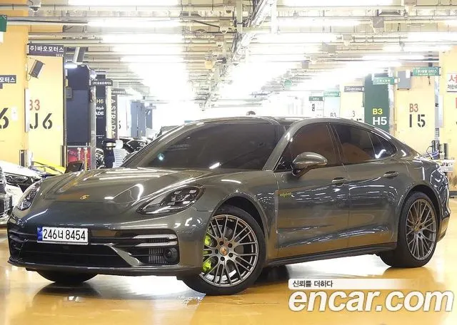 PORSCHE PANAMERA 971 2023