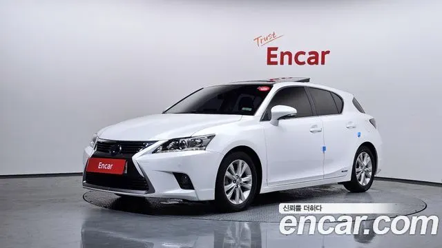 LEXUS CT200H 2015 — 52 432 км, белый, Корея — под ключ — фото 1