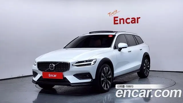 VOLVO V60 CROSS COUNTRY 2024
