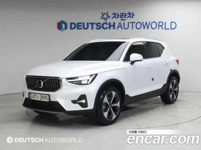 VOLVO XC40 2024