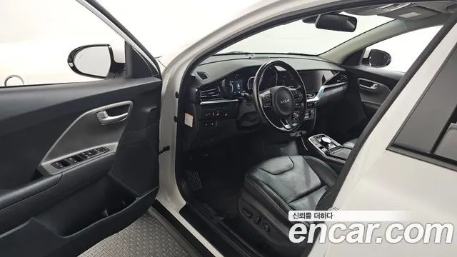 KIA NIRO PLUS 2023 — 163 089 км, белый, Корея — под ключ — фото 10