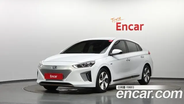 HYUNDAI IONIQ ELECTRIC 2017 — 124 136 км, белый, Корея — под ключ — фото 1