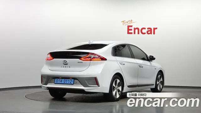 HYUNDAI IONIQ ELECTRIC 2017 — 124 136 км, белый, Корея — под ключ — фото 2