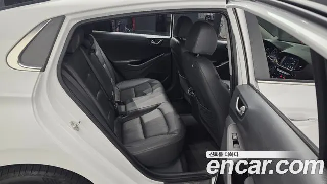 HYUNDAI IONIQ ELECTRIC 2017 — 124 136 км, белый, Корея — под ключ — фото 12