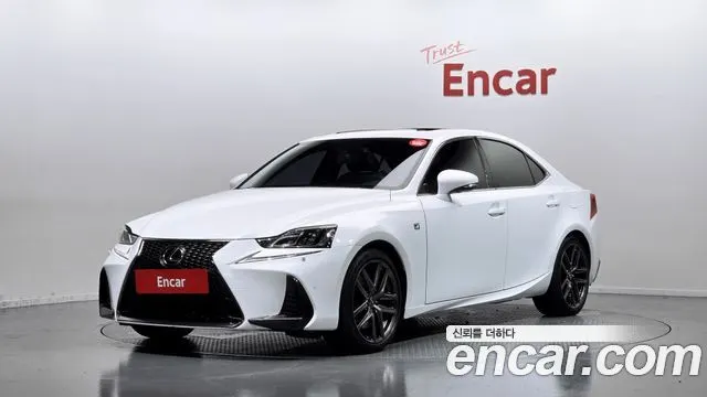 LEXUS IS200T 2017
