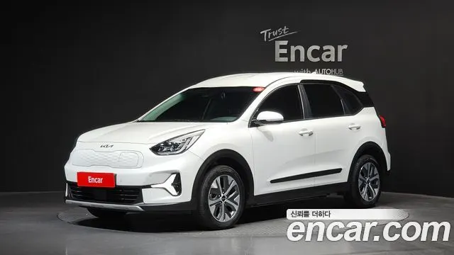 KIA NIRO PLUS 2023 — 143 787 км, белый, Корея — под ключ — фото 1