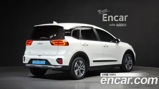 KIA NIRO PLUS 2023 — 143 787 км, белый, Корея — под ключ — фото 2