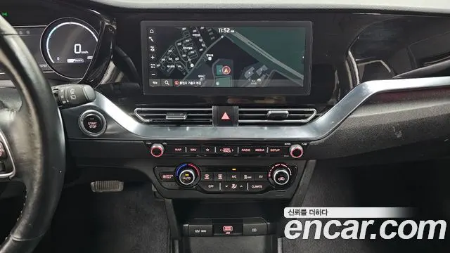 KIA NIRO PLUS 2023 — 143 787 км, белый, Корея — под ключ — фото 12