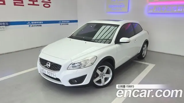 VOLVO C30 2012 — 158 000 км, белый, Корея — под ключ — фото 12
