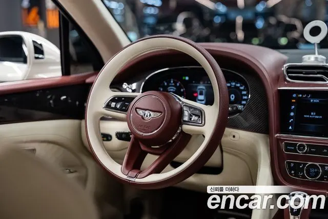 BENTLEY BENTAYGA 2025 — 15 000 км, белый-перламутр, Корея — под ключ — фото 8