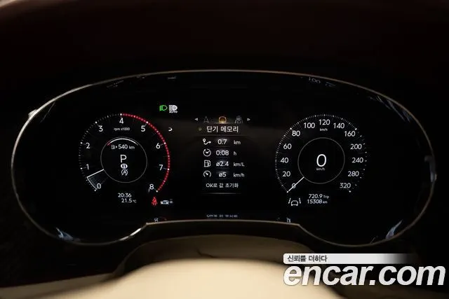 BENTLEY BENTAYGA 2025 — 15 000 км, белый-перламутр, Корея — под ключ — фото 9