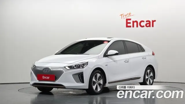 HYUNDAI IONIQ ELECTRIC 2018 — 161 472 км, белый, Корея — под ключ — фото 1