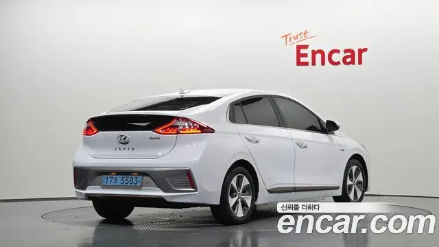 HYUNDAI IONIQ ELECTRIC 2018 — 161 472 км, белый, Корея — под ключ — фото 2