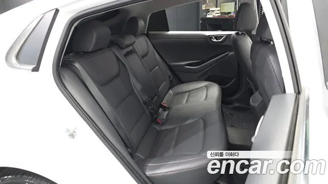 HYUNDAI IONIQ ELECTRIC 2018 — 161 472 км, белый, Корея — под ключ — фото 12
