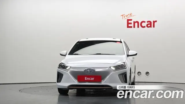 HYUNDAI IONIQ ELECTRIC 2018 — 161 472 км, белый, Корея — под ключ — фото 3
