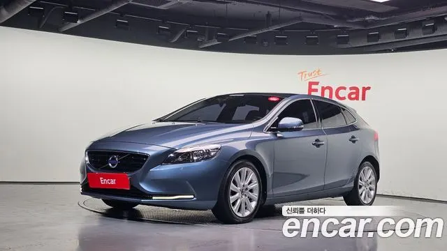 VOLVO V40 2014