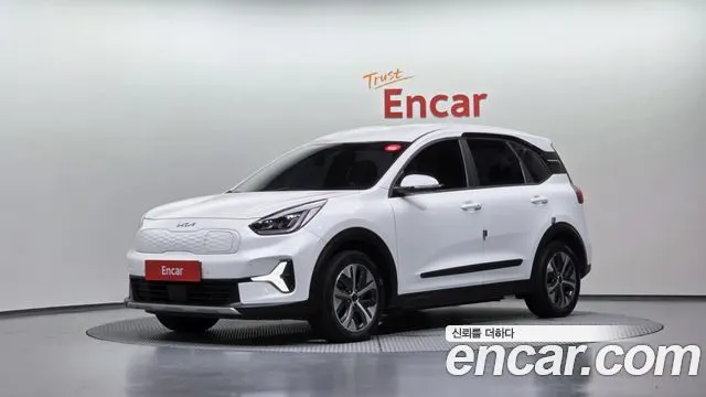KIA NIRO PLUS 2024 — 122 347 км, белый, Корея — под ключ — фото 1