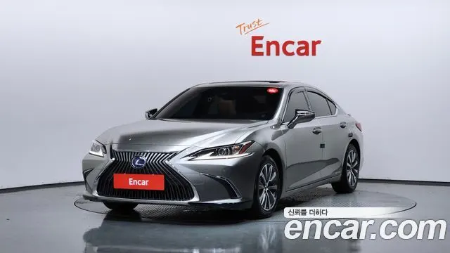 LEXUS ES300H 2019 — 55 424 км, белый-перламутр, Корея — под ключ — фото 1