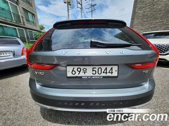 VOLVO V90 CROSS COUNTRY 2018 — 74 000 км, серый, Корея — под ключ — фото 2