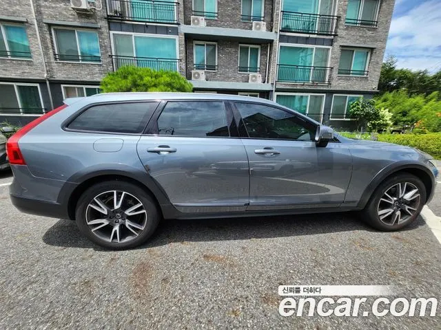 VOLVO V90 CROSS COUNTRY 2018 — 74 000 км, серый, Корея — под ключ — фото 4