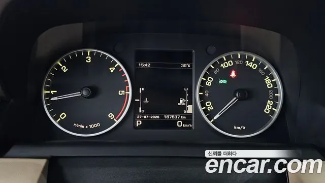 LAND ROVER DISCOVERY 4 2016 — 167 637 км, серебристо-серый, Корея — под ключ — фото 8