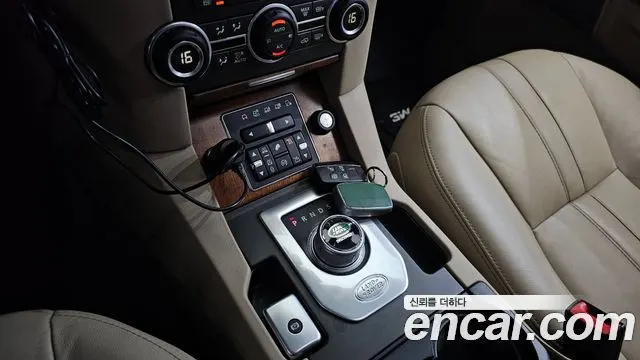 LAND ROVER DISCOVERY 4 2016 — 167 637 км, серебристо-серый, Корея — под ключ — фото 9