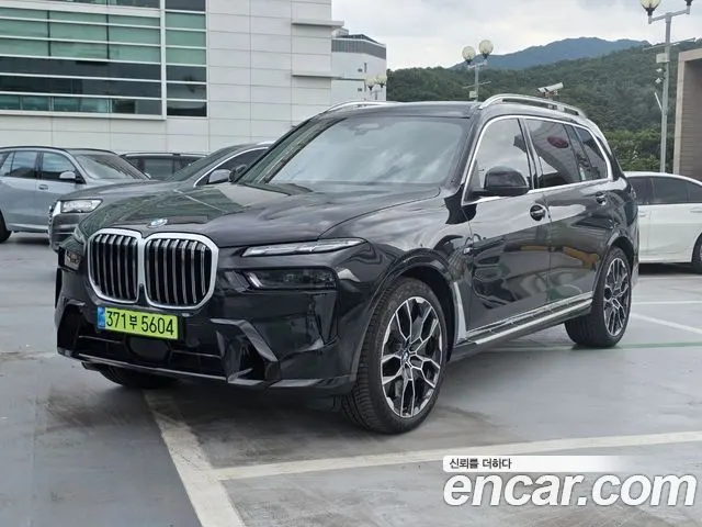 BMW X7 2026 — 6 685 км, чёрный, Корея — под ключ — фото 1