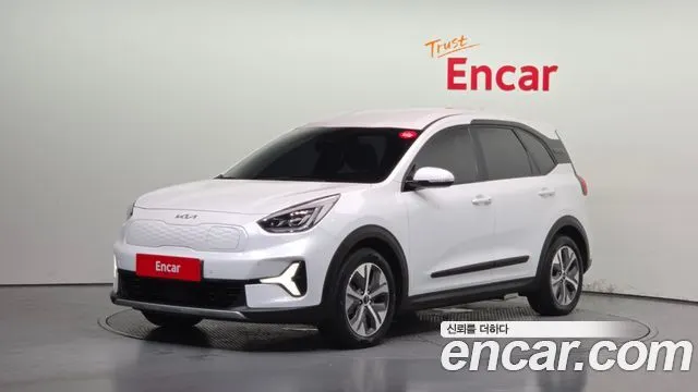 KIA NIRO PLUS 2023 — 107 396 км, белый, Корея — под ключ — фото 1