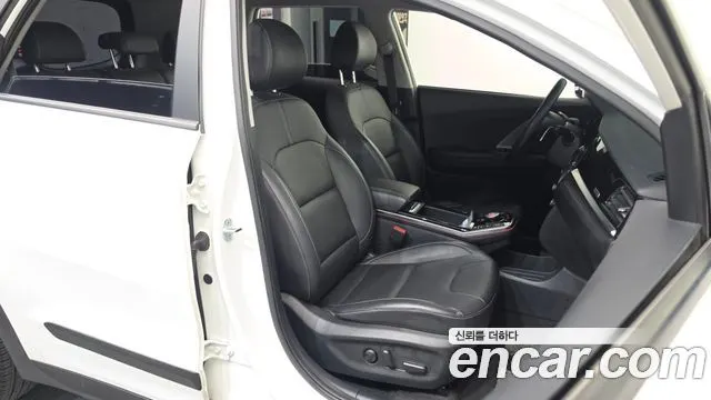 KIA NIRO PLUS 2023 — 107 396 км, белый, Корея — под ключ — фото 12