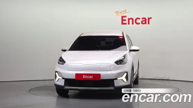 KIA NIRO PLUS 2023 — 107 396 км, белый, Корея — под ключ — фото 3