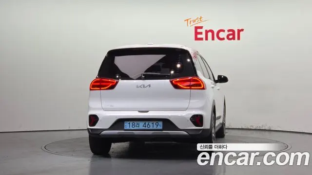 KIA NIRO PLUS 2023 — 107 396 км, белый, Корея — под ключ — фото 4