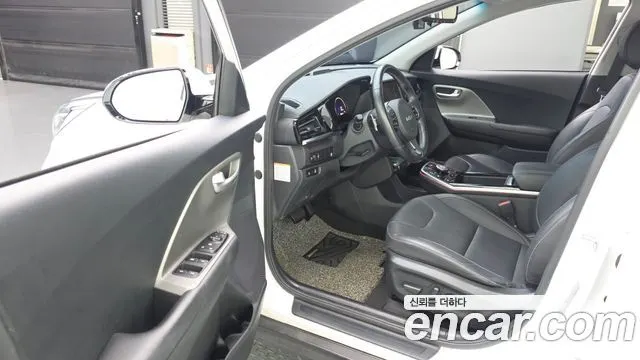 KIA NIRO PLUS 2023 — 107 396 км, белый, Корея — под ключ — фото 10
