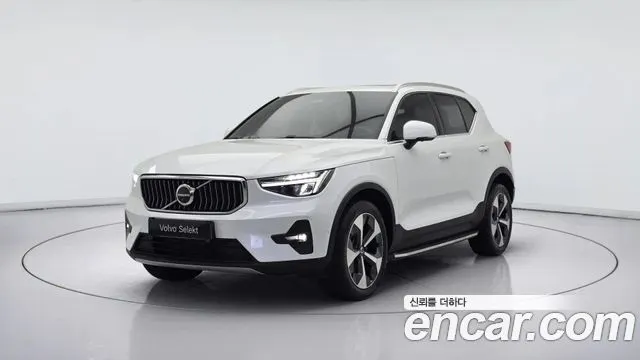 VOLVO XC40 2023