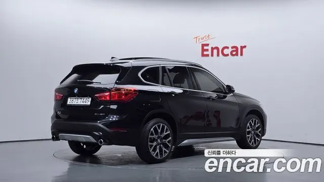 BMW X1 2022 — 63 619 км, чёрный, Корея — под ключ — фото 2