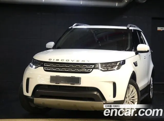 LAND ROVER DISCOVERY 5 2017 — 137 000 км, белый, Корея — под ключ — фото 1