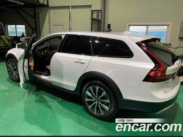 VOLVO V90 CROSS COUNTRY 2022 — 58 000 км, белый, Корея — под ключ — фото 6