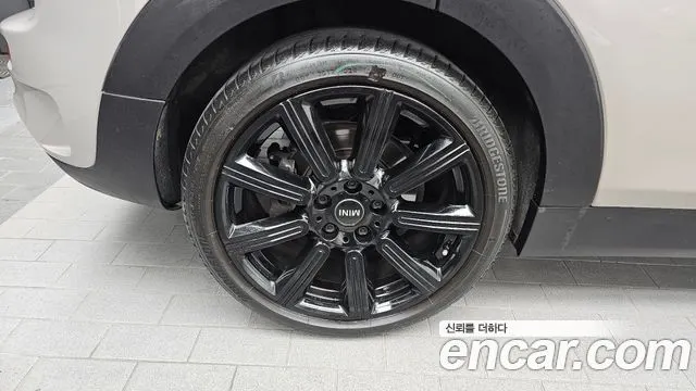 MINI COOPER S CLUBMAN 2023 — 48 791 км, серебристо-серый, Корея — под ключ — фото 5