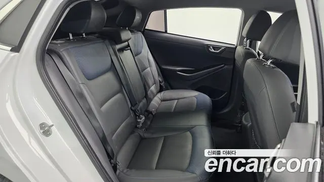 HYUNDAI IONIQ HYBRID 2019 — 100 888 км, белый, Корея — под ключ — фото 11
