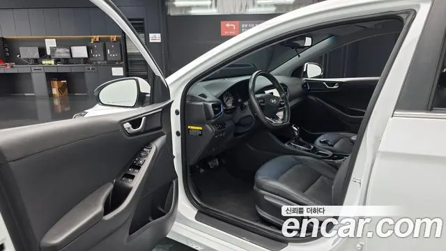 HYUNDAI IONIQ HYBRID 2019 — 100 888 км, белый, Корея — под ключ — фото 10