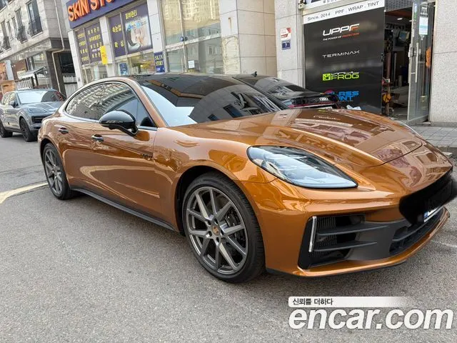 PORSCHE PANAMERA 976 2025